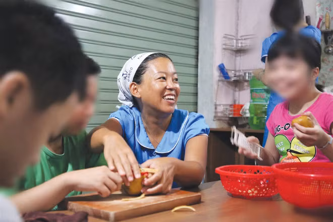 Nụ cười luôn thường trực trên môi tình nguyện viên Ito Mai. Ảnh: JICA
