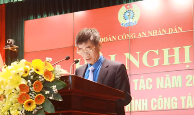 Đồng chí Trần Văn Thuật, Phó Chủ tịch Tổng Liên đoàn Lao động Việt Nam phát biểu tại Hội nghị.