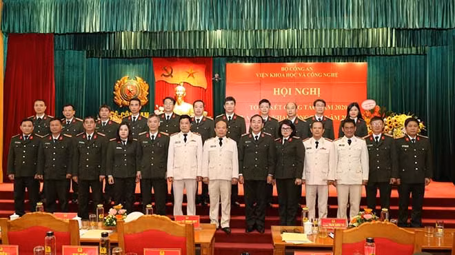 Thứ trưởng Trần Quốc Tỏ và các đại biểu tại Hội nghị .