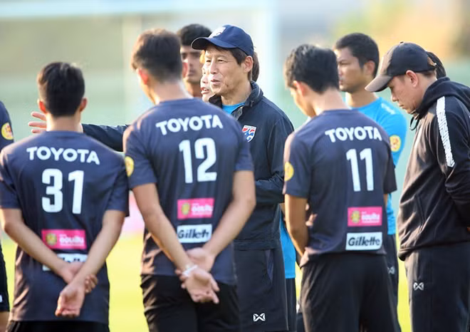 HLV Nishino đang có nhiều tham vọng cùng Thái Lan. Ảnh: Siam Sport HLV Nishino đang có nhiều tham vọng cùng Thái Lan. Ảnh: Siam Sport