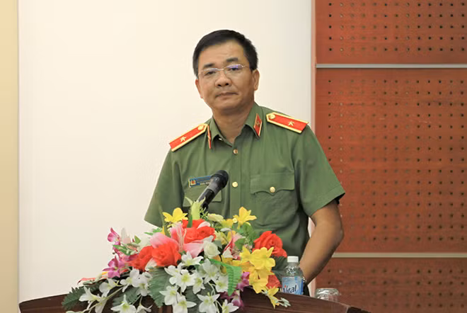 Phó Chủ nhiệm Uỷ ban Quốc phòng và An ninh Nguyễn Minh Đức trình bày báo cáo thẩm tra.