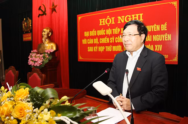 Đồng chí Phạm Bình Minh, Ủy viên Bộ Chính trị, Phó Thủ tướng Chính phủ, Bộ trưởng Bộ Ngoại giao phát biểu tại Hội nghị tiếp xúc cử tri.
