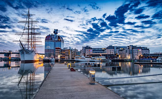 Cảng Goteborg vốn yên bình. Cảng Goteborg vốn yên bình.