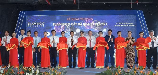 Phó Thủ tướng cắt băng khai trương Flamingo Cát Bà Beach Resort