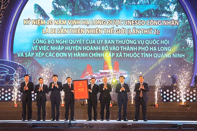 Tỉnh Quảng Ninh đón nhận Nghị quyết của Ủy ban Thường vụ Quốc hội về việc sắp xếp đơn vị hành chính cấp huyện, cấp xã.