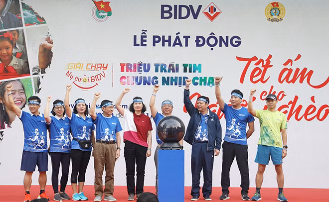 Bên cạnh việc đảm bảo môi trường làm việc ổn định, BIDV rất chú trọng xây dựng không gian văn hóa đậm nét BIDV, nâng cao ý thức trách nhiệm với cộng đồng, xã hội của người lao động.