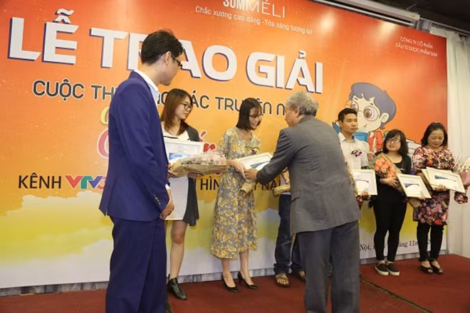 Lễ trao giải cuộc thi truyện ngắn Quà tặng từ cuộc sống- Ảnh có tính chất minh họa. Lễ trao giải cuộc thi truyện ngắn Quà tặng từ cuộc sống- Ảnh có tính chất minh họa.