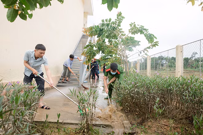 Tiến hành dọn dẹp, vệ sinh môi trường
