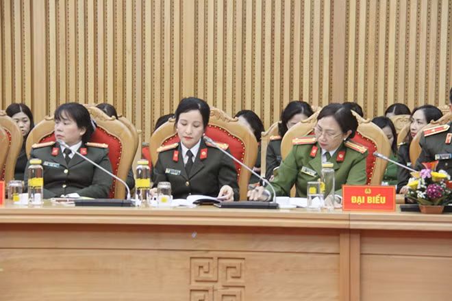 Các đại biểu tham gia hội nghị.