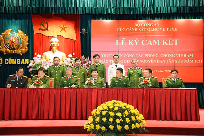 Công an các địa phương ký cam kết không để tình trạng vi phạm về pháo diễn biến phức tạp trong dịp Tết Nguyên đán Tân Sửu 2021.