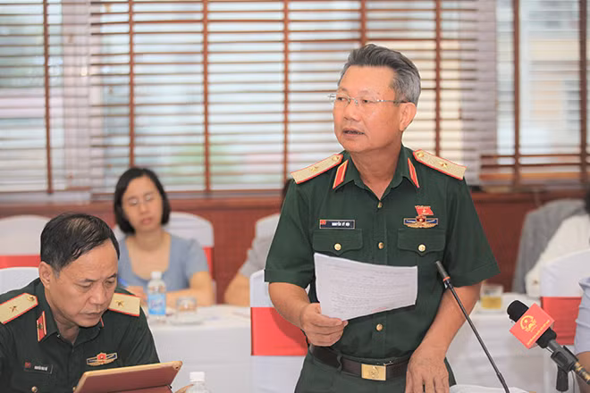 Đại biểu phát biểu ý kiến.