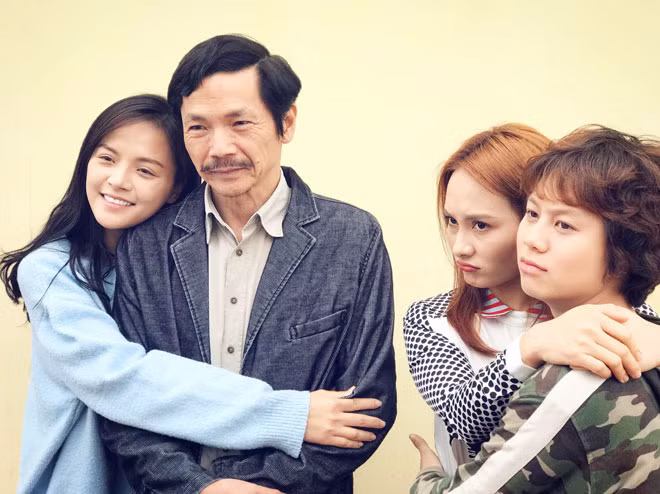 Bộ phim "Về nhà đi con" là ứng viên sáng giá cho hạng mục Phim truyền hình tại giải Cánh diều 2020. Bộ phim "Về nhà đi con" là ứng viên sáng giá cho hạng mục Phim truyền hình tại giải Cánh diều 2020.