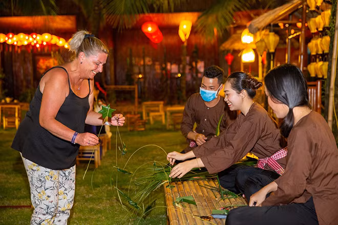 Vinpearl trực tiếp xúc tiến quảng bá sản phẩm du lịch và phát triển kinh doanh tại nước ngoài để đa dạng thị trường du khách và mở rộng tầm ảnh hưởng của thương hiệu tới quốc tế