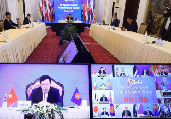 Phó Thủ tướng, Bộ trưởng Ngoại giao Phạm Bình Minh phát biểu tại Hội nghị Bộ trưởng Ngoại giao Cấp cao Đông Á lần thứ 10. Ảnh: TTXVN