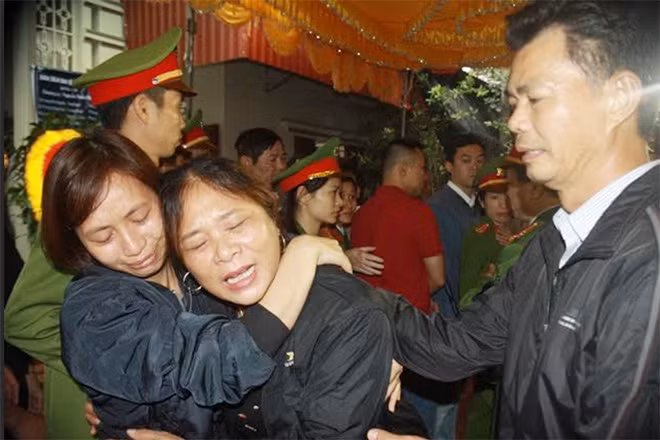 Thân nhân, gia quyến Thượng úy Nguyễn Tuấn Minh vô cùng đau xót trước sự hy sinh của anh.