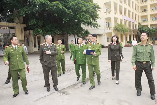 Đoàn công tác khảo sát điểm Trường Trung cấp CSND VI tại Hưng Yên