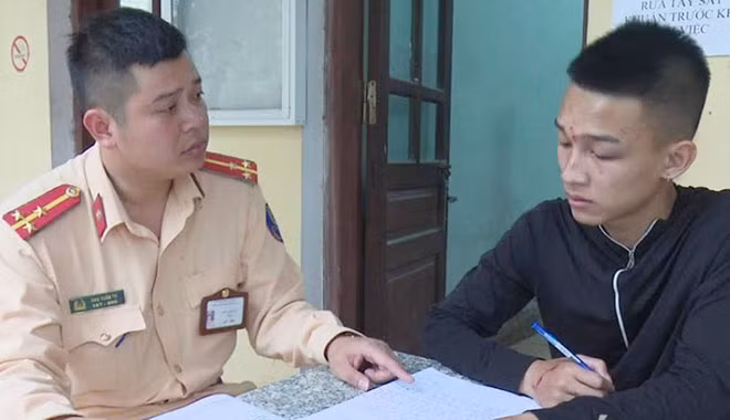 Đối tượng Quang tại cơ quan Công an