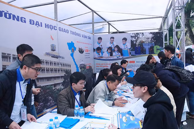 Học sinh cần quan tâm đến dự định cho nghề nghiệp tương lai khi chọn trường. Ảnh minh họa:CTV