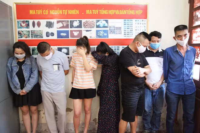 Nhóm đối tượng tại cơ quan Công an. Nhóm đối tượng tại cơ quan Công an.