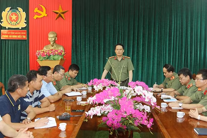 Đại tá Bùi Quang Thanh, Phó Giám đốc Công an tỉnh Quảng Bình chỉ đạo công tác phá án.