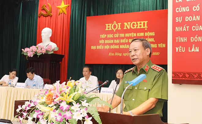 Thứ trưởng Lê Quý Vương phát biểu tại buổi tiếp xúc cử tri huyện Kim Động. Thứ trưởng Lê Quý Vương phát biểu tại buổi tiếp xúc cử tri huyện Kim Động.