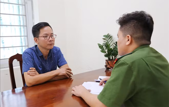 Đối tượng Toàn tại cơ quan Công an. Đối tượng Toàn tại cơ quan Công an.