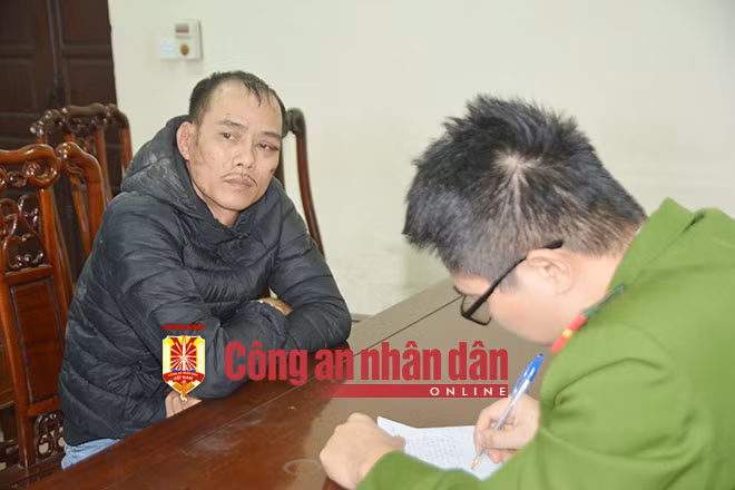 Công an lấy lời khai Trịnh Xuân Trường. Công an lấy lời khai Trịnh Xuân Trường.