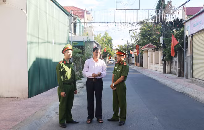 Ông Hòa thường xuyên tham mưu cho Công an phường Trần Phú có nhiều cách làm hay trong đảm bảo ANTT tại tổ dân phố.