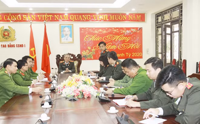 Thiếu tướng Nguyễn Khắc Thủy và đoàn công tác đi khảo sát Trường Cao đẳng CSND I