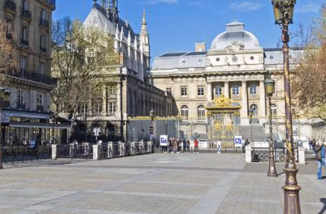 Quảng trường ở Paris mang tên của Louis Lépine. Quảng trường ở Paris mang tên của Louis Lépine.