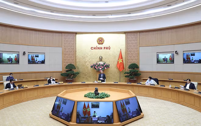 Thủ tướng Nguyễn Xuân Phúc phát biểu chỉ đạo tại cuộc họp trực tuyến giữa Thường trực Chính phủ với Ban Chỉ đạo Quốc gia phòng, chống dịch COVID-19. Ảnh: TTXVN