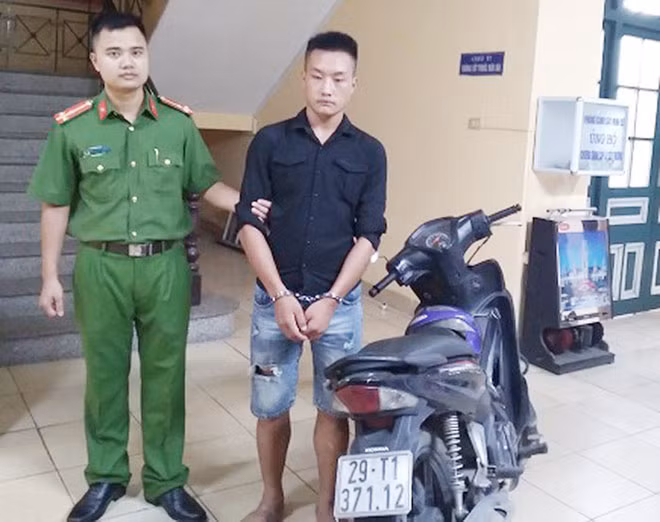 Đối tượng và tang vật vụ án.