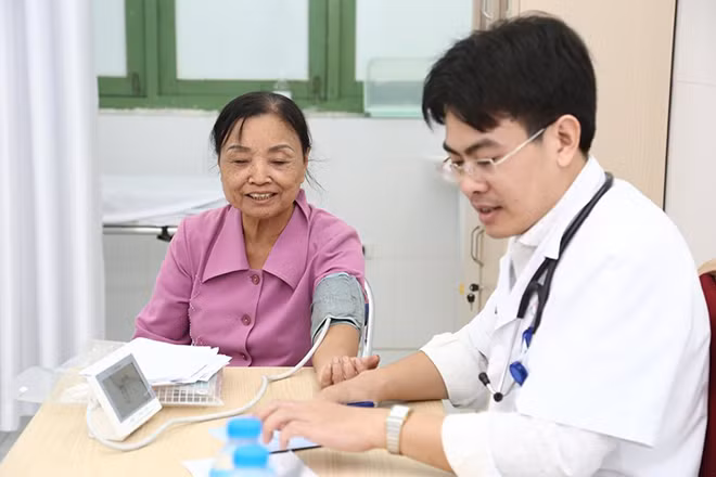 Cần giảm muối để không mắc bệnh tăng huyết áp, tim mạch.