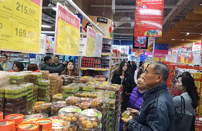 Hàng Việt bày bán tại siêu thị Saigon Co.op Hà Đông chiếm tới 97%. Hàng Việt bày bán tại siêu thị Saigon Co.op Hà Đông chiếm tới 97%.
