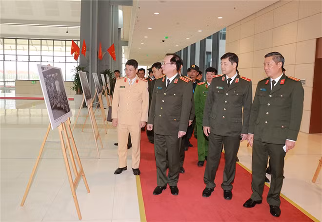 Thứ trưởng Nguyễn Văn Thành kiểm tra công tác đảm bảo ANTT Đại hội.