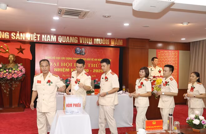 Đại hội bỏ phiếu bầu BCH Đảng ủy Cục nhiệm kỳ 2020-2025. Đại hội bỏ phiếu bầu BCH Đảng ủy Cục nhiệm kỳ 2020-2025.