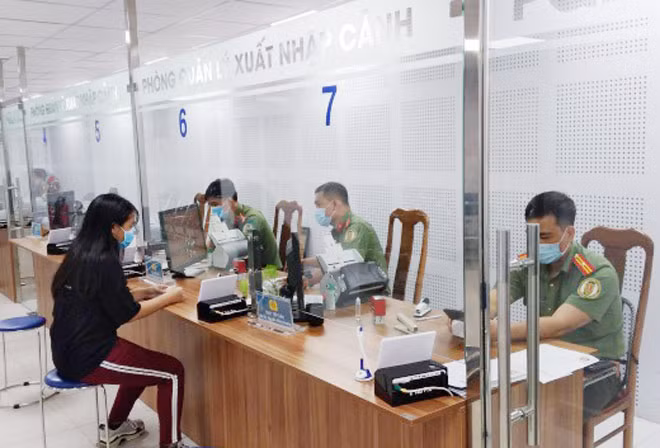 Các ứng dụng công nghệ thông tin vào công tác quản lý xuất nhập cảnh được đánh giá là hiệu quả cao.