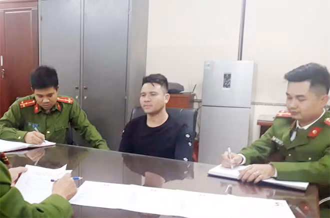 Cơ quan Công an lấy lời khai của Nguyễn Văn Năm.