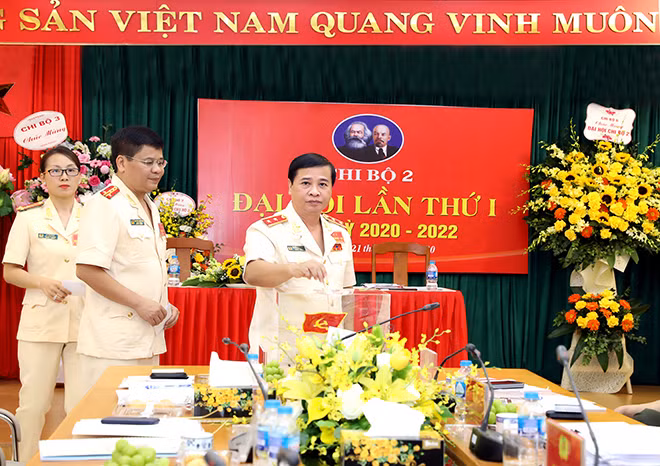 Trung tướng Nguyễn Đình Thuận, Cục trưởng Cục ANKT dự Đại hội Chi bộ 2. Trung tướng Nguyễn Đình Thuận, Cục trưởng Cục ANKT dự Đại hội Chi bộ 2.