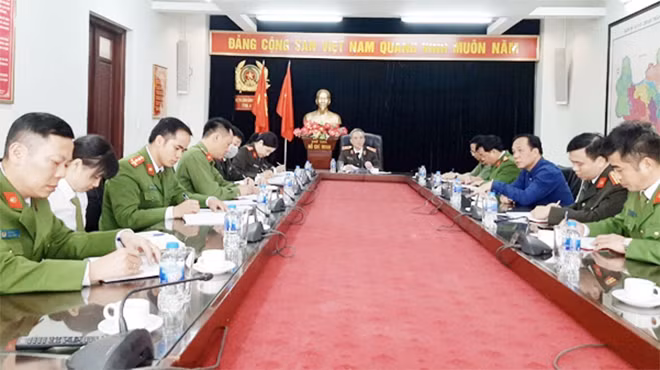 Thiếu tướng Nguyễn Khắc Thuỷ - Cục trưởng Cục Y tế chủ trì buổi làm việc.