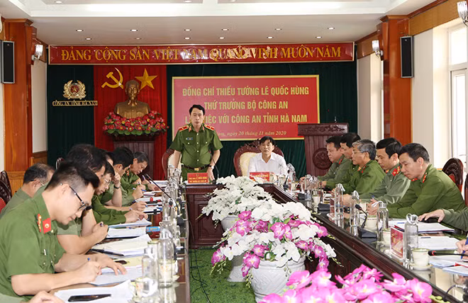 Thiếu tướng Lê Quốc Hùng - Thứ trưởng Bộ Công an phát biểu chỉ đạo tại buổi làm việc.
