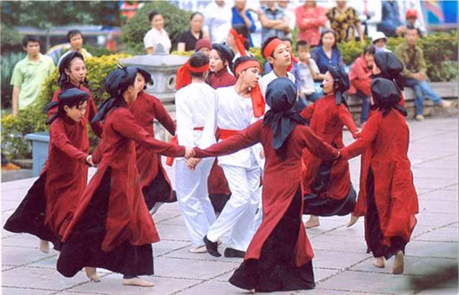 Hát múa điệu "Mò cá".Hát múa điệu "Mò cá".