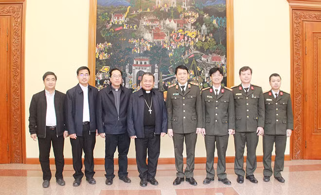 Thứ trưởng Lương Tam Quang và các đại biểu với các đoàn Giáo phận Lạng Sơn- Cao Bằng.