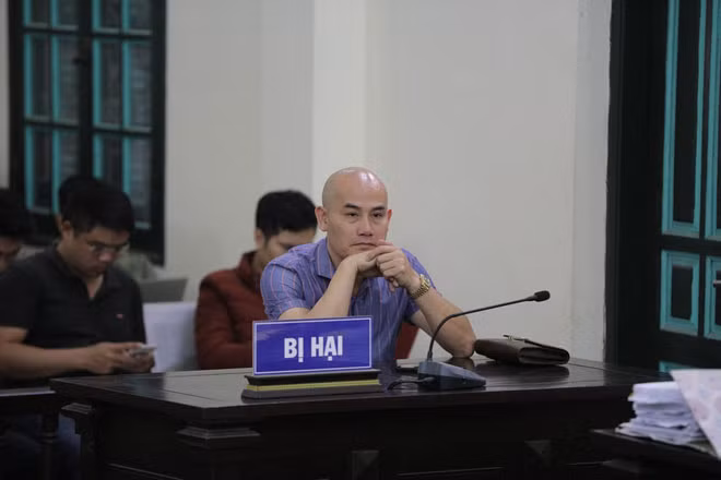 Anh Nguyễn Văn Thiện (bị hại) tại phiên xử. Anh Nguyễn Văn Thiện (bị hại) tại phiên xử.
