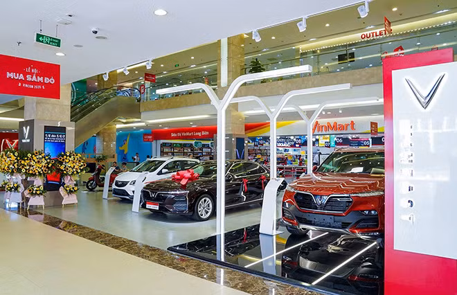 Mục tiêu của VinFast là đến cuối năm 2020 sẽ có mặt tại tất cả 63 tỉnh, thành phố, trở thành hãng xe có hệ thống showroom, đại lý chính hãng và xưởng dịch vụ lớn nhất Việt Nam.