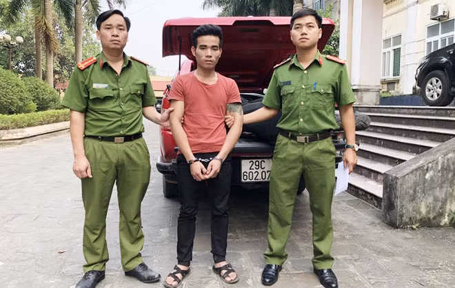 Đối tượng Lương Văn Dư (20 tuổi, trú tại xã Ngọc Minh, huyện Vị Xuyên, tỉnh Hà Giang) - nghi phạm “Giết người”, “Cướp tài sản” bị cơ quan Công an tỉnh Vĩnh Phúc bắt giữ thời gian gần đây. Đối tượng Lương Văn Dư (20 tuổi, trú tại xã Ngọc Minh, huyện Vị Xuyên, tỉnh Hà Giang) - nghi phạm “Giết người”, “Cướp tài sản” bị cơ quan Công an tỉnh Vĩnh Phúc bắt giữ thời gian gần đây.