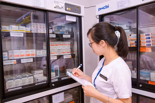 Vinmec Sử dụng nguồn vắc xin chất lượng cao, bảo quản bằng dây chuyền bảo quản lạnh (Cold chain) đạt tiêu chuẩn GSP đảo bảo chất lượng vắc xin phục vụ tiêm chủng.
