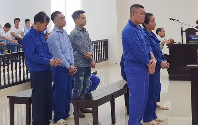 Các bị cáo tại phiên toà phúc thẩm.