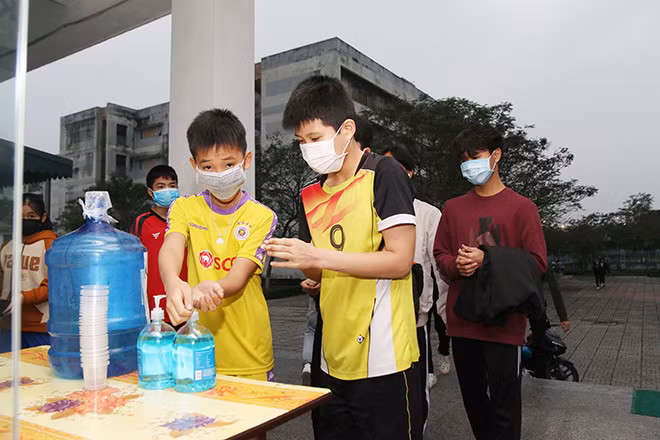 VĐV Hà Nội thực hiện nghiêm quy định về phòng, chống dịch COVID-19. Ảnh: Quý Lượng