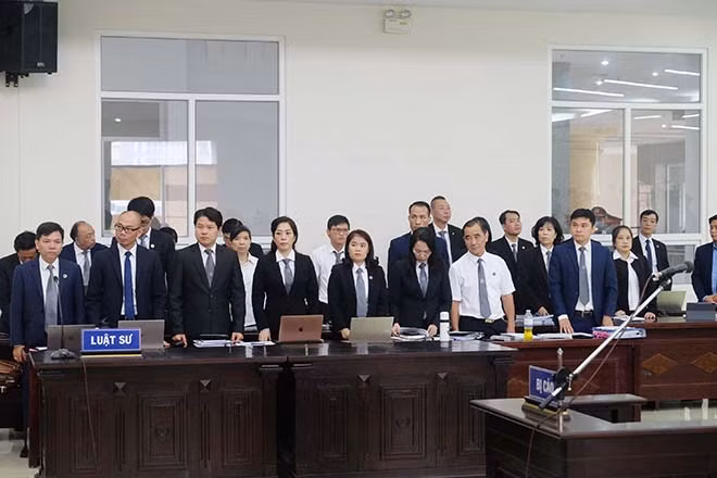 Các luật sư tham dự phiên toà.